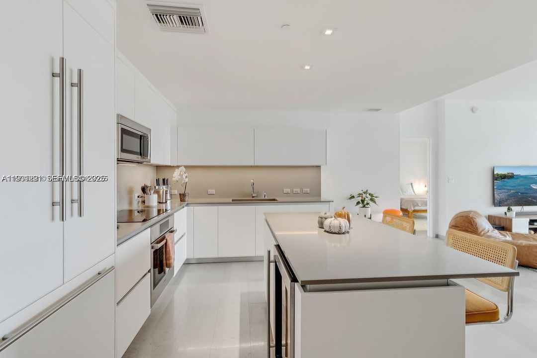 For Rent: $6,500 (2 beds, 2 baths, 1393 Square Feet)