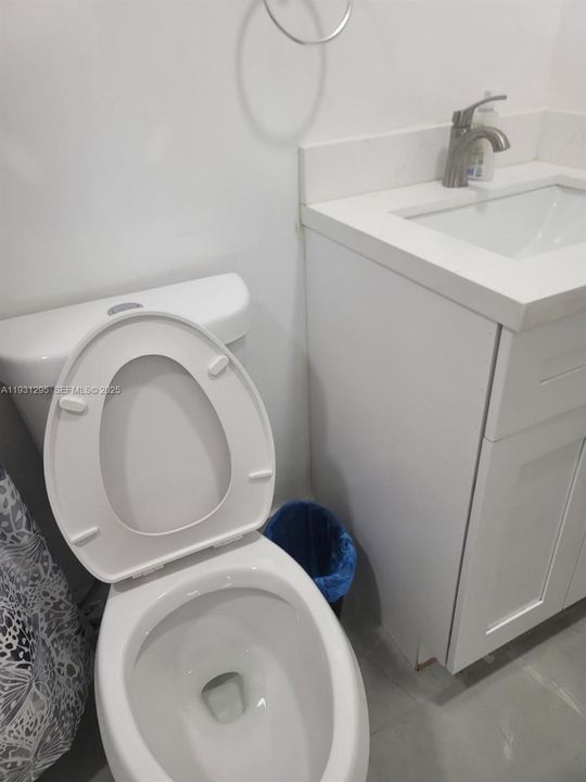 For Rent: $2,500 (2 beds, 1 baths, 850 Square Feet)