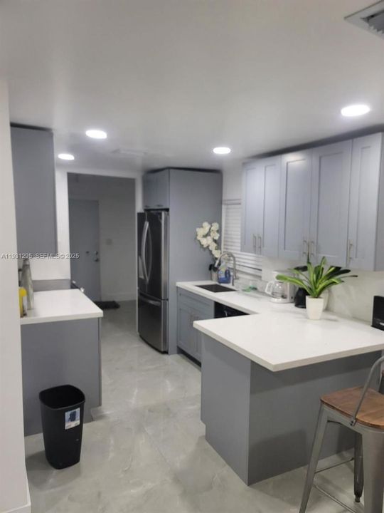 For Rent: $2,500 (2 beds, 1 baths, 850 Square Feet)