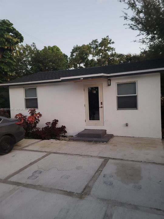 For Rent: $2,500 (2 beds, 1 baths, 850 Square Feet)