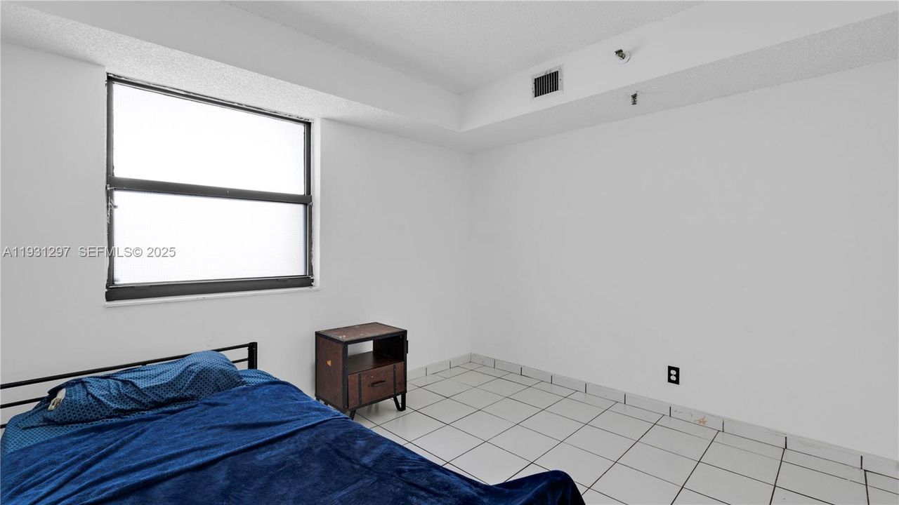 For Sale: $265,000 (2 beds, 1 baths, 791 Square Feet)