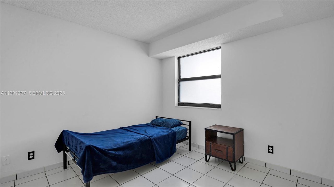 For Sale: $265,000 (2 beds, 1 baths, 791 Square Feet)