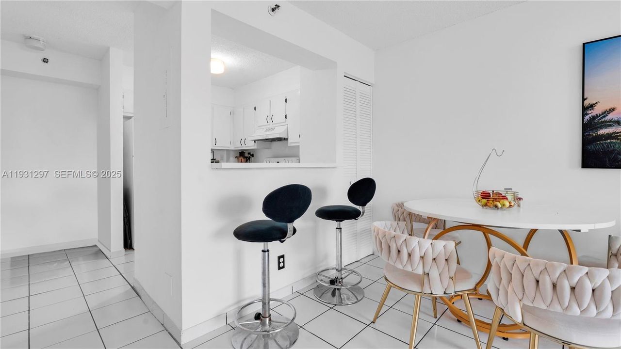 For Sale: $265,000 (2 beds, 1 baths, 791 Square Feet)