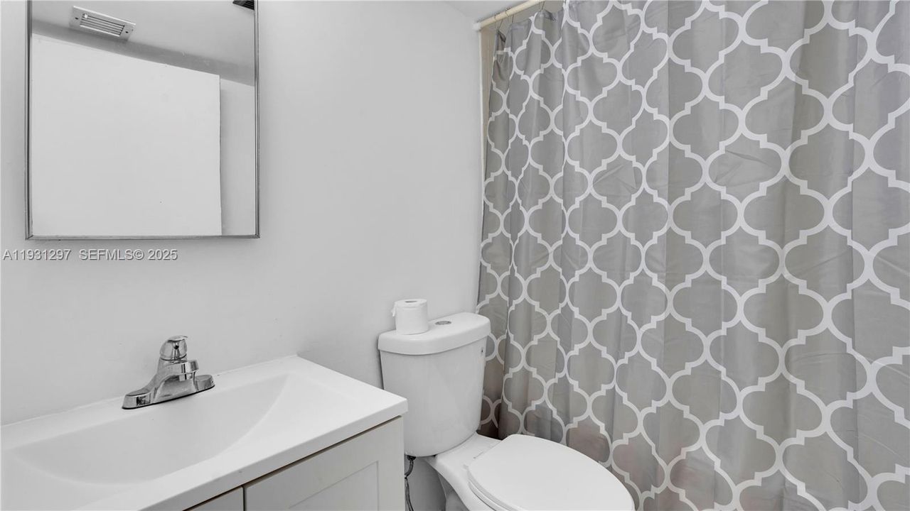 For Sale: $265,000 (2 beds, 1 baths, 791 Square Feet)