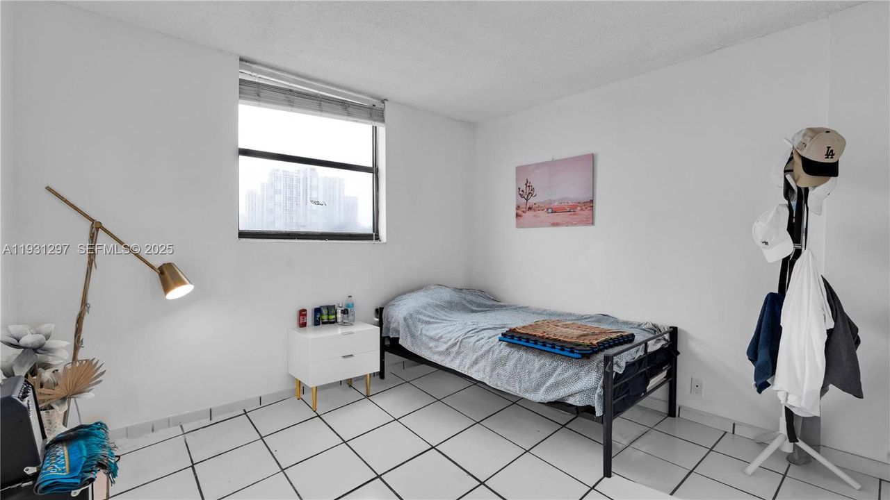 For Sale: $265,000 (2 beds, 1 baths, 791 Square Feet)
