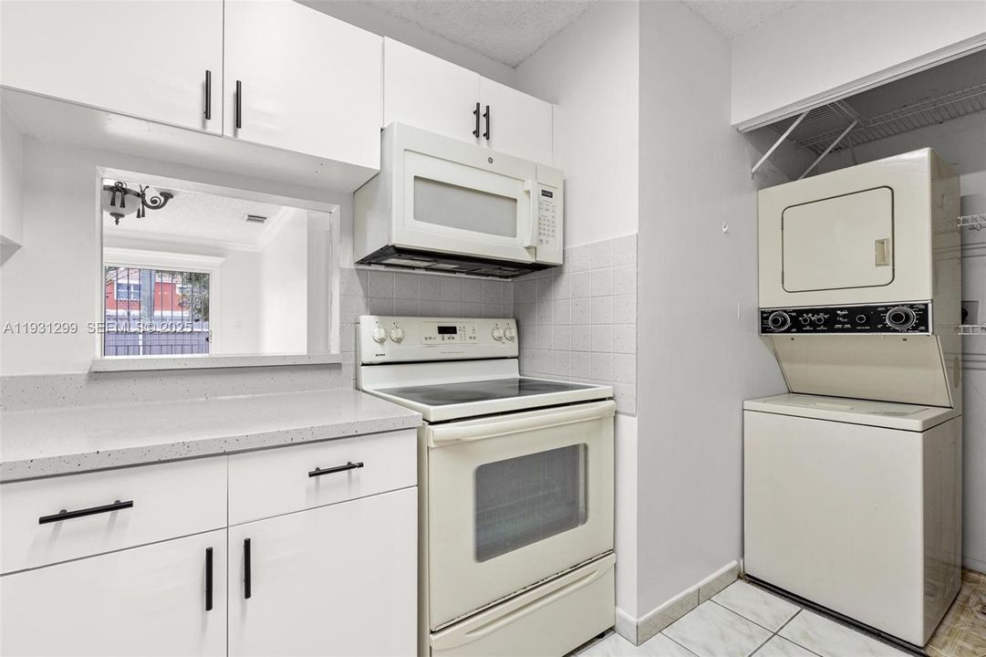 В аренду: $2,700 (3 спален, 2 ванн, 1081 Квадратных фут)