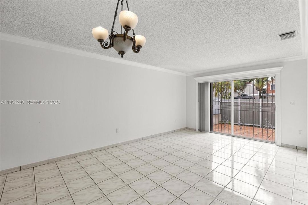 В аренду: $2,700 (3 спален, 2 ванн, 1081 Квадратных фут)