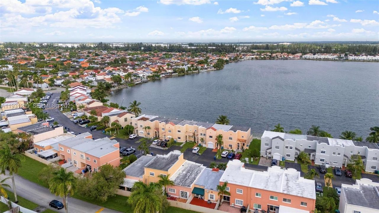 В аренду: $2,700 (3 спален, 2 ванн, 1081 Квадратных фут)