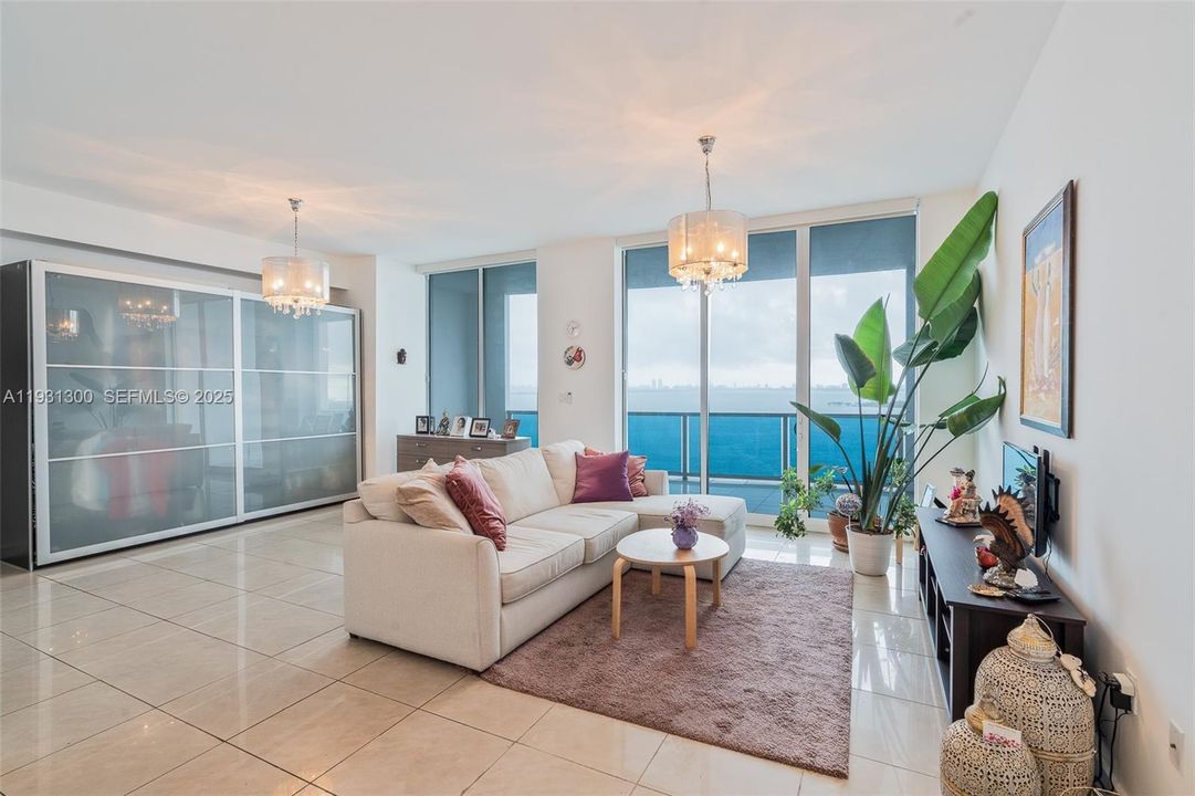 For Sale: $540,000 (1 beds, 1 baths, 850 Square Feet)