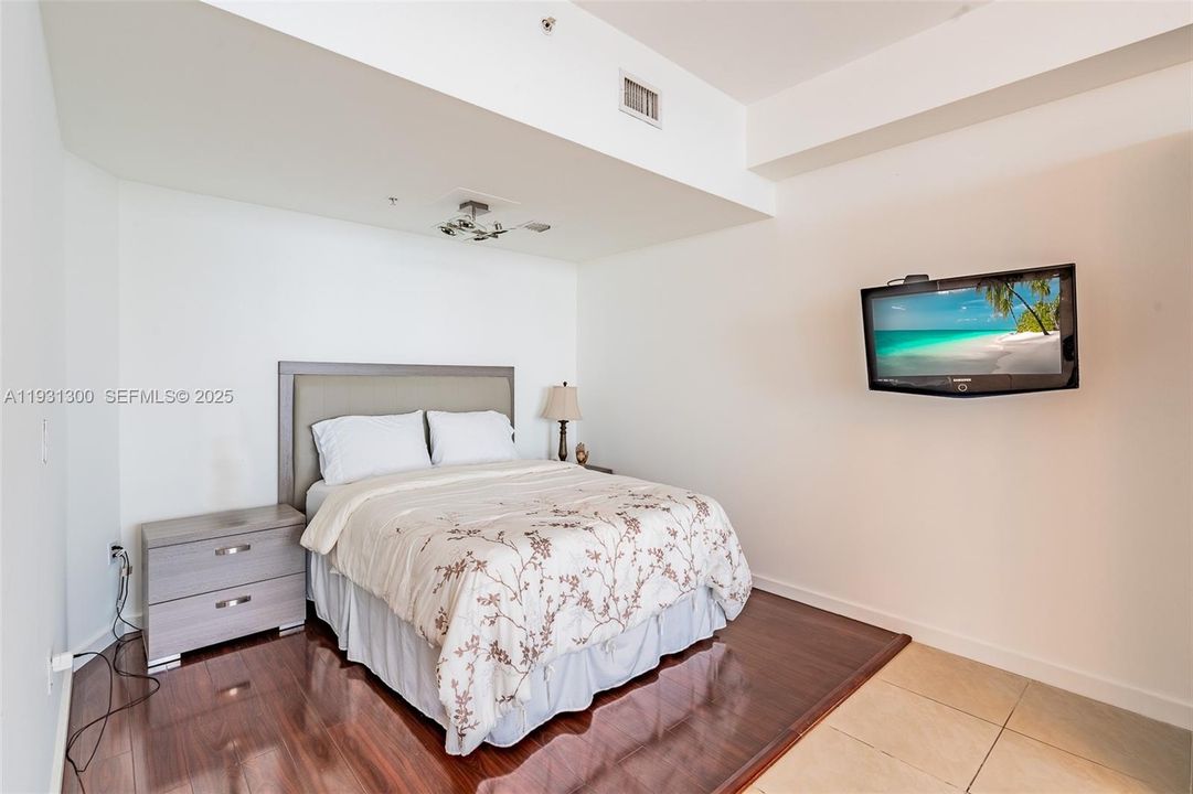 For Sale: $540,000 (1 beds, 1 baths, 850 Square Feet)