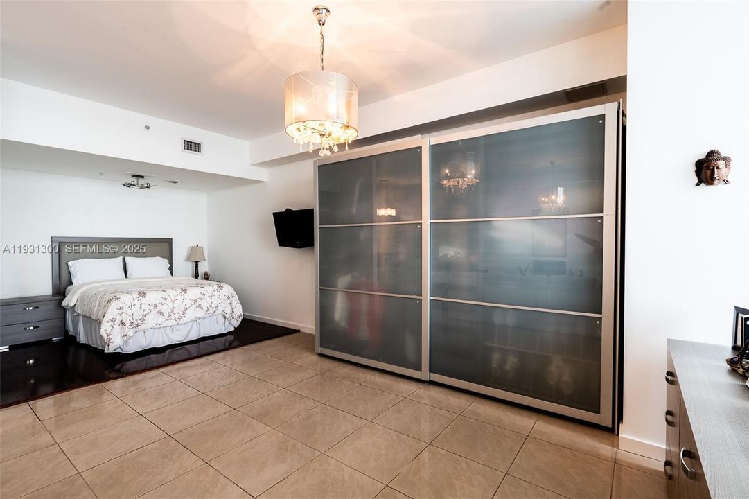 For Sale: $540,000 (1 beds, 1 baths, 850 Square Feet)