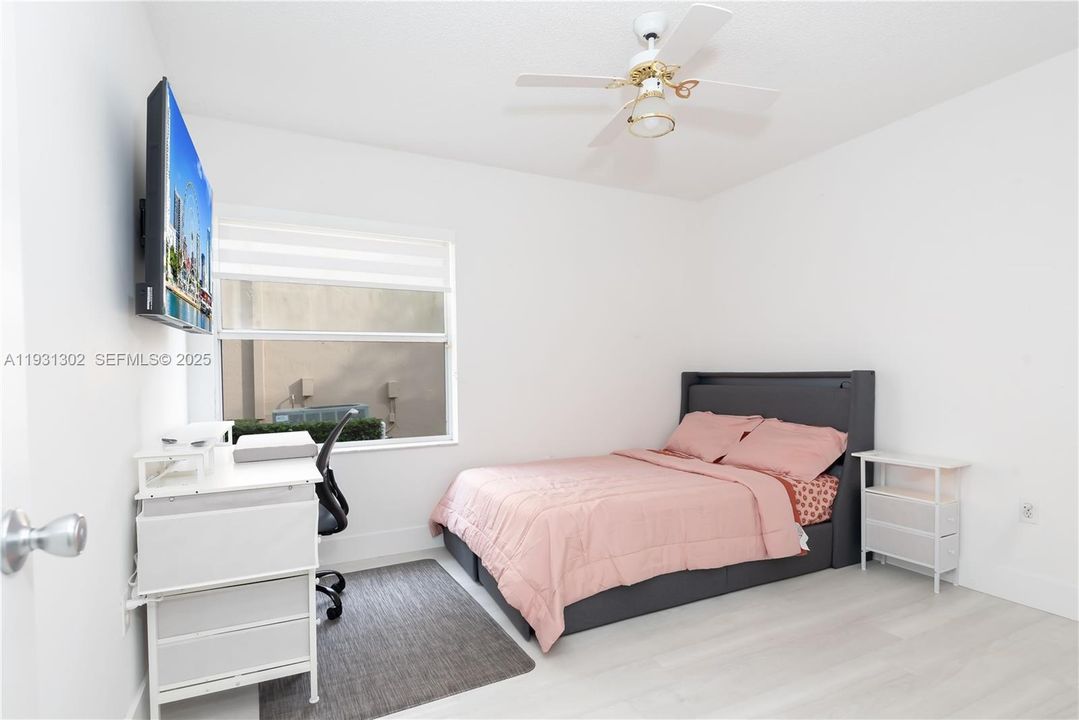 出租: $4,000 (4 贝兹, 2 浴室, 1794 平方英尺)