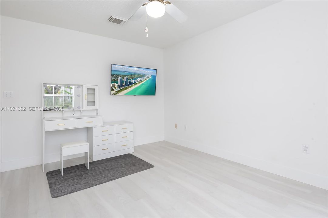 出租: $4,000 (4 贝兹, 2 浴室, 1794 平方英尺)