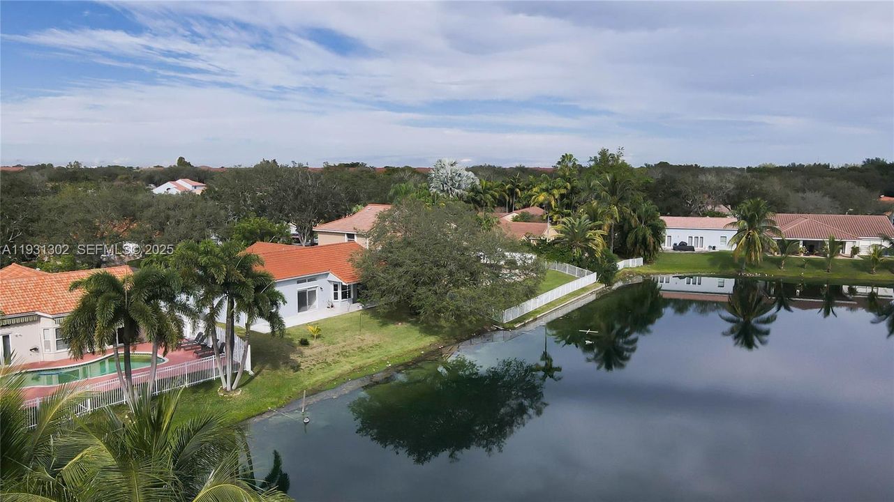 Под контрактом: $4,000 (4 спален, 2 ванн, 1794 Квадратных фут)