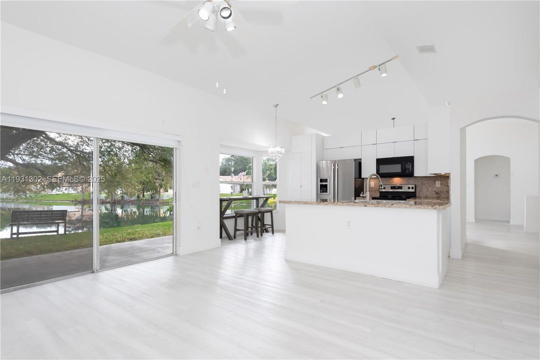 出租: $4,000 (4 贝兹, 2 浴室, 1794 平方英尺)