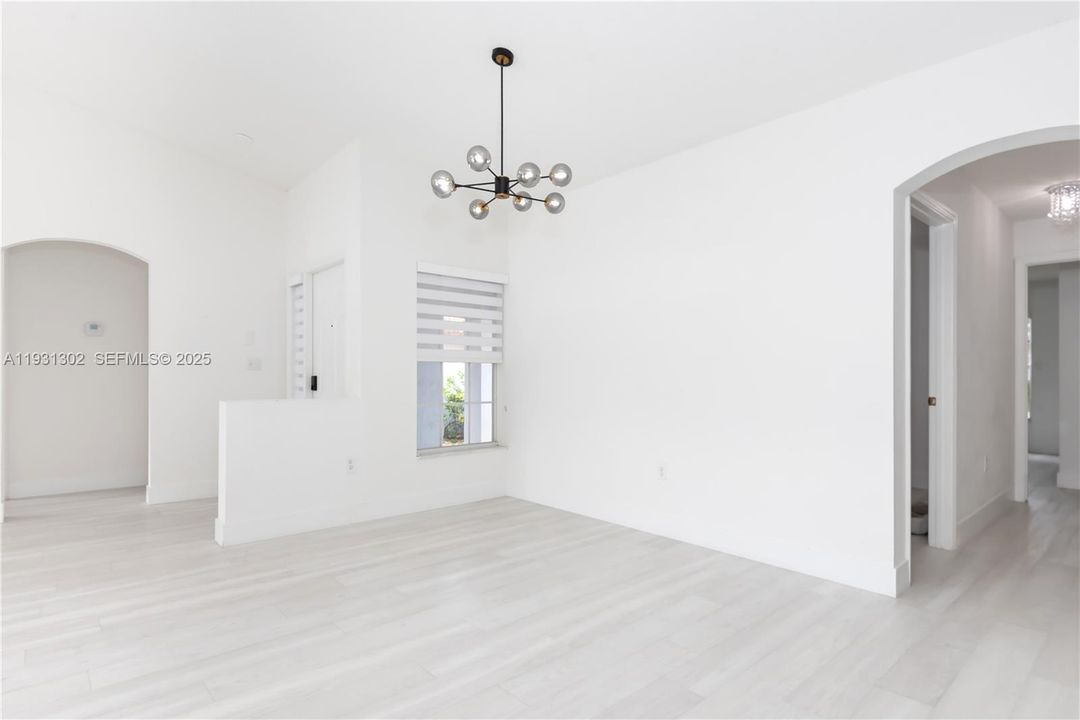 出租: $4,000 (4 贝兹, 2 浴室, 1794 平方英尺)