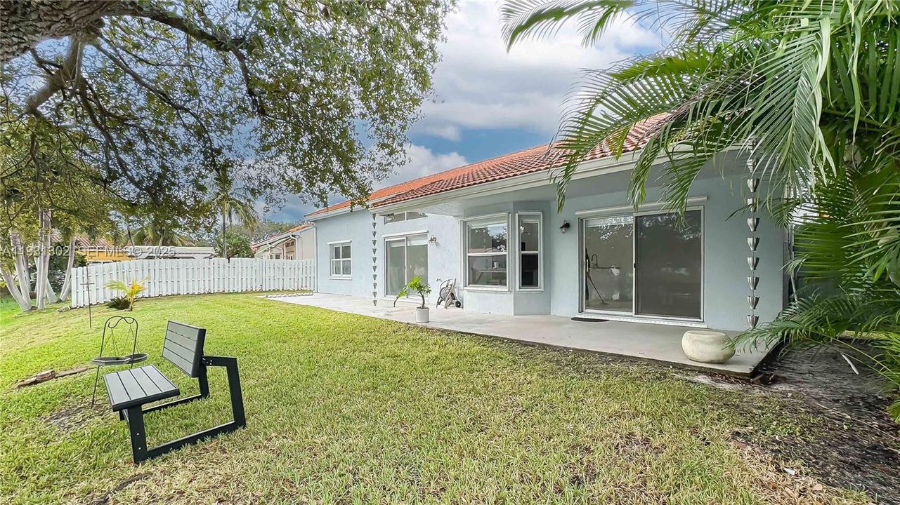 出租: $4,000 (4 贝兹, 2 浴室, 1794 平方英尺)