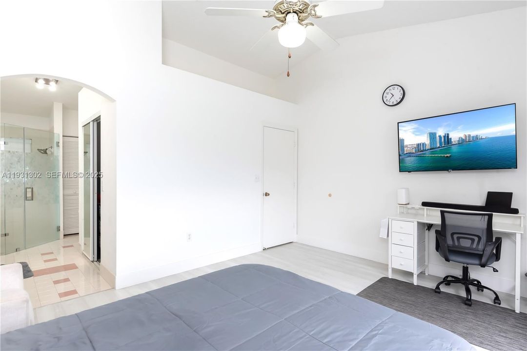 出租: $4,000 (4 贝兹, 2 浴室, 1794 平方英尺)