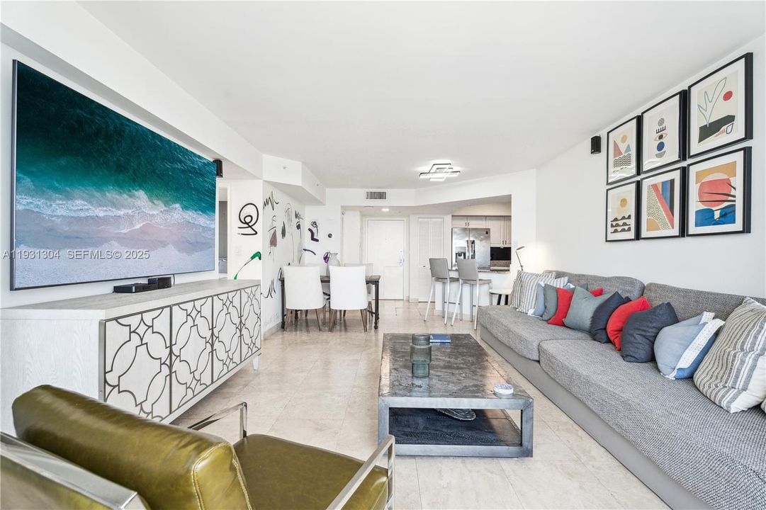 В аренду: $5,900 (2 спален, 2 ванн, 1060 Квадратных фут)