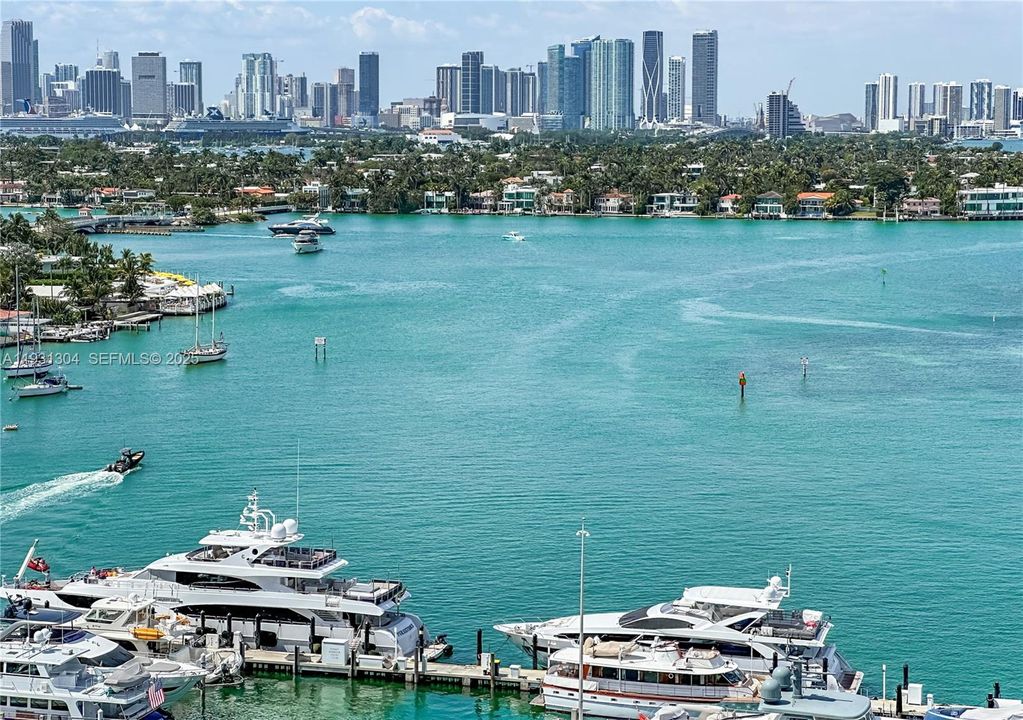 В аренду: $5,900 (2 спален, 2 ванн, 1060 Квадратных фут)