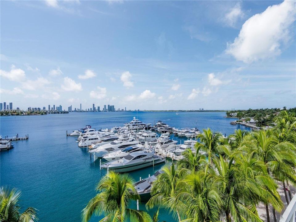 В аренду: $5,900 (2 спален, 2 ванн, 1060 Квадратных фут)