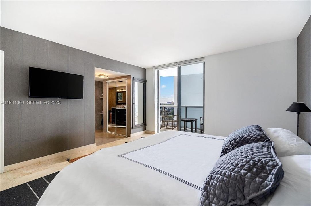 В аренду: $5,900 (2 спален, 2 ванн, 1060 Квадратных фут)