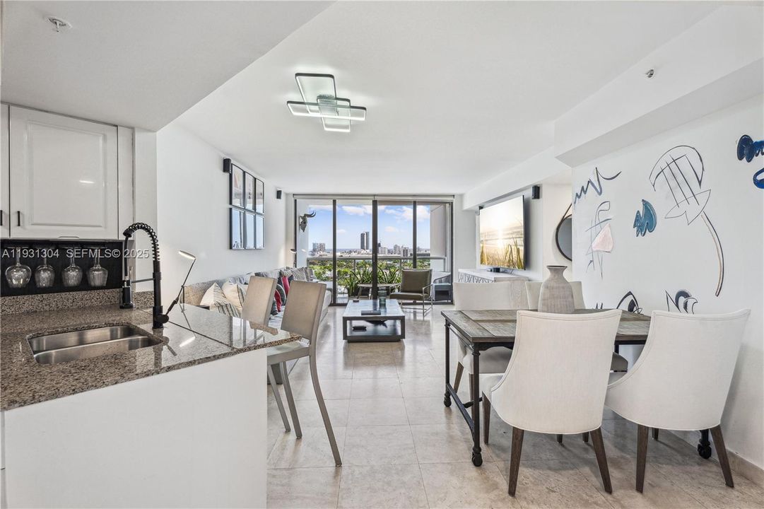 В аренду: $5,900 (2 спален, 2 ванн, 1060 Квадратных фут)