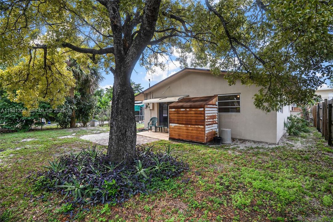 For Sale: $440,000 (3 beds, 2 baths, 1456 Square Feet)