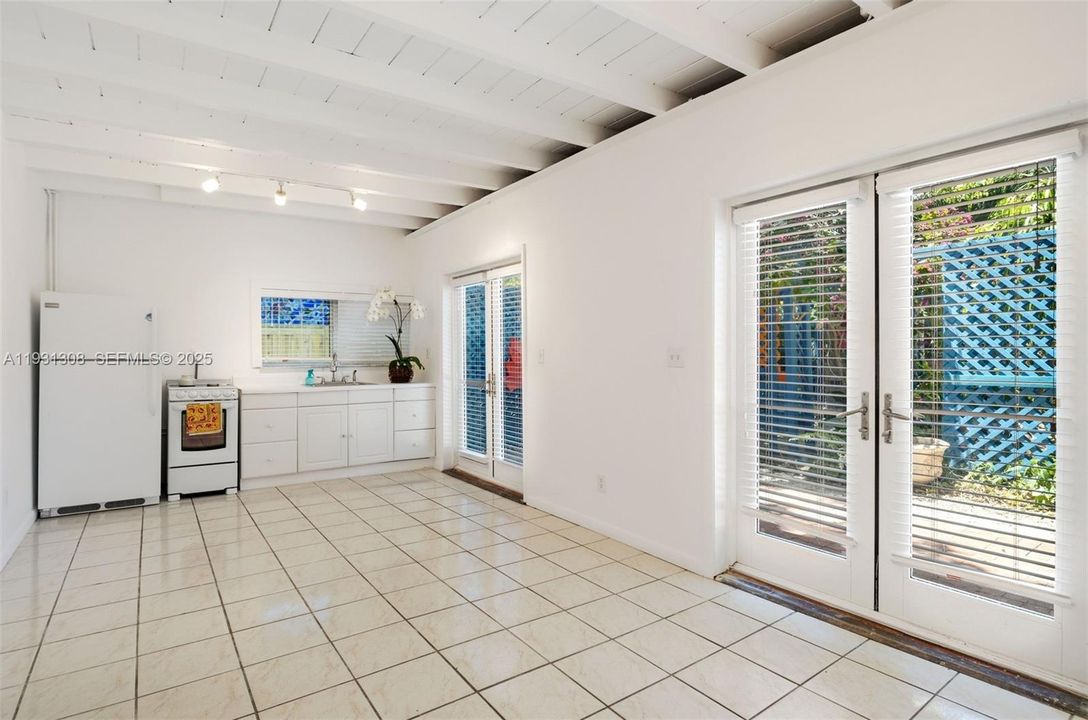 В аренду: $1,800 (1 спален, 1 ванн, 420 Квадратных фут)