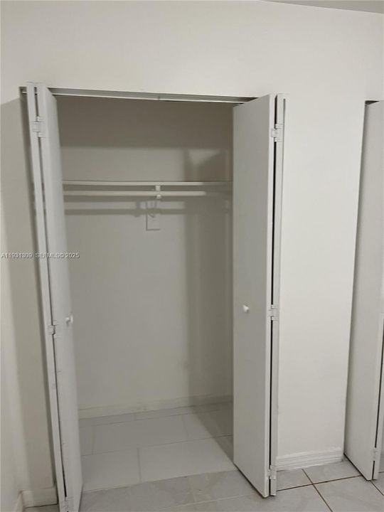 For Rent: $2,600 (3 beds, 1 baths, 1200 Square Feet)