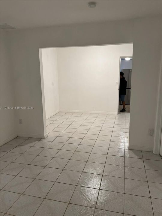 For Rent: $2,600 (3 beds, 1 baths, 1200 Square Feet)