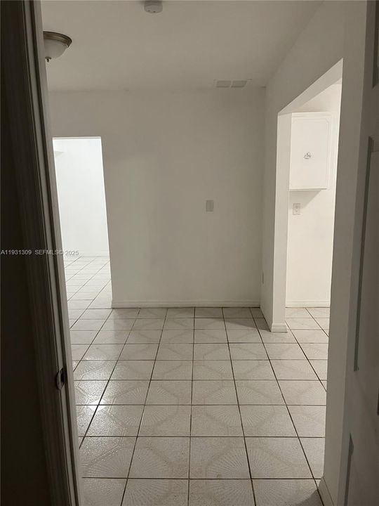 For Rent: $2,600 (3 beds, 1 baths, 1200 Square Feet)