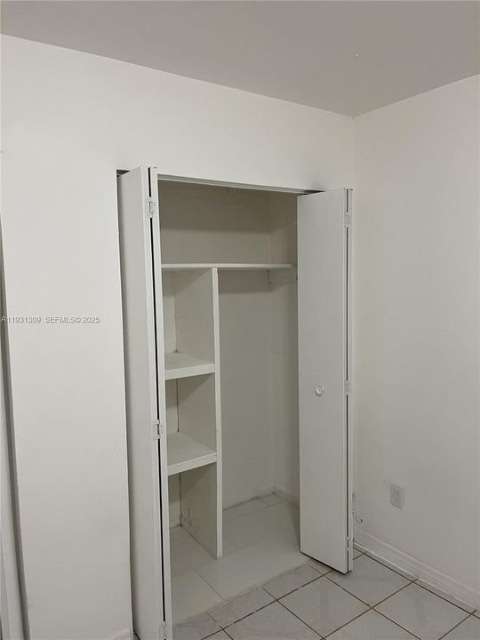 For Rent: $2,600 (3 beds, 1 baths, 1200 Square Feet)