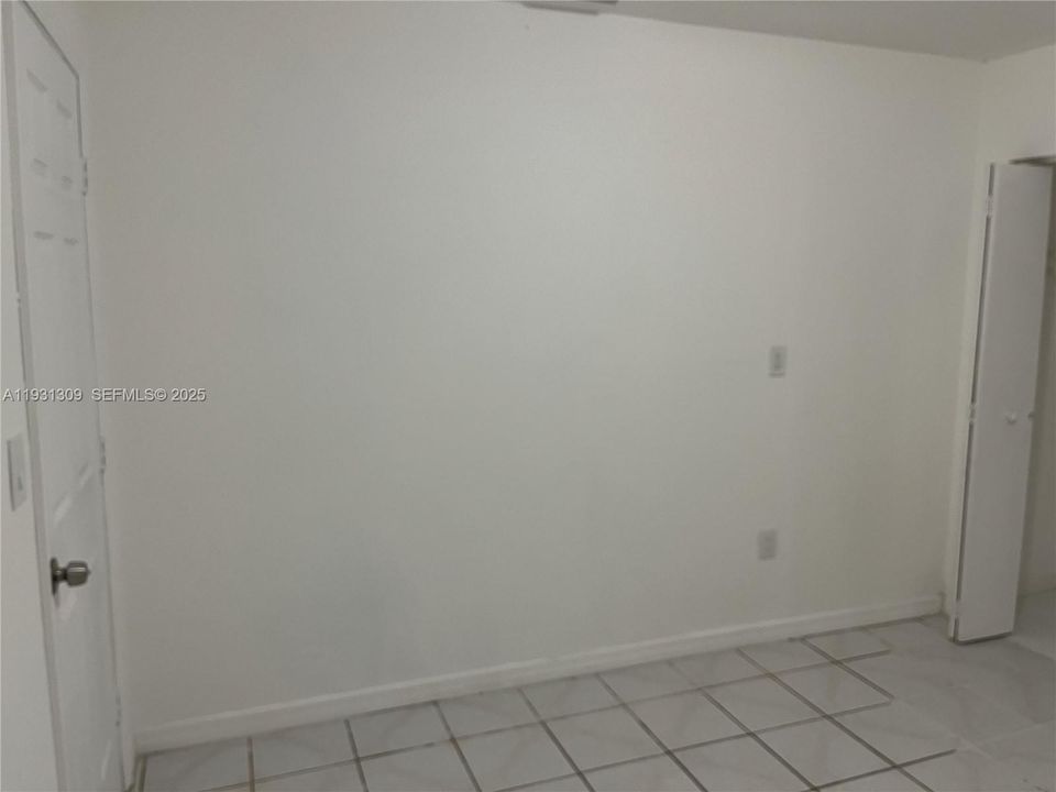 For Rent: $2,600 (3 beds, 1 baths, 1200 Square Feet)