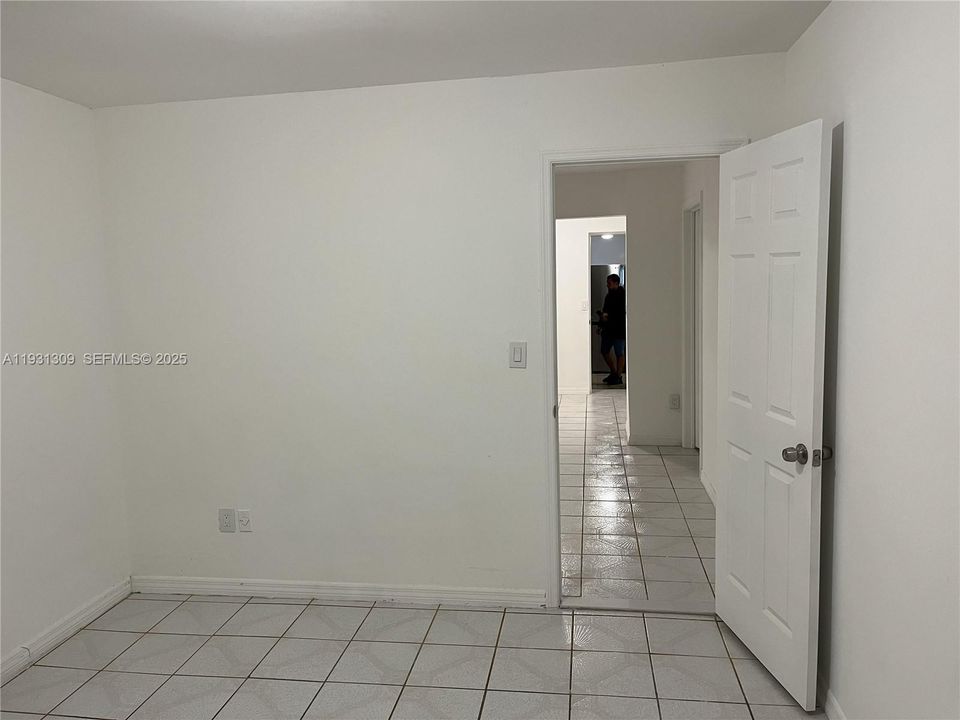 For Rent: $2,600 (3 beds, 1 baths, 1200 Square Feet)