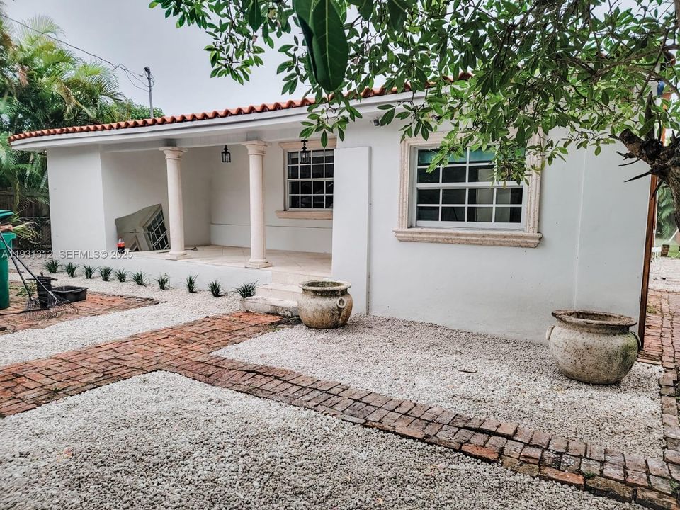 待售: $1,100,000 (3 贝兹, 2 浴室, 1564 平方英尺)