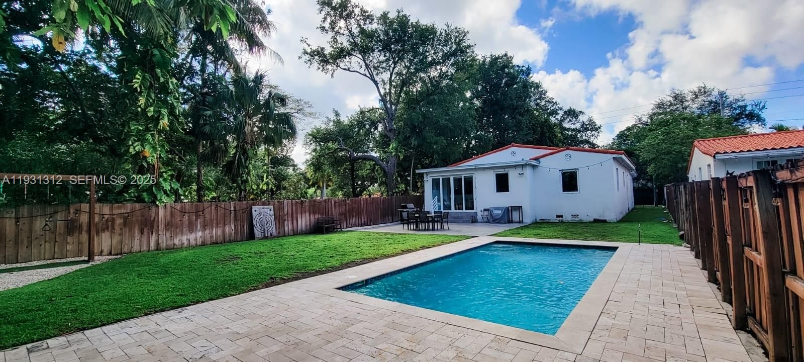 待售: $1,100,000 (3 贝兹, 2 浴室, 1564 平方英尺)