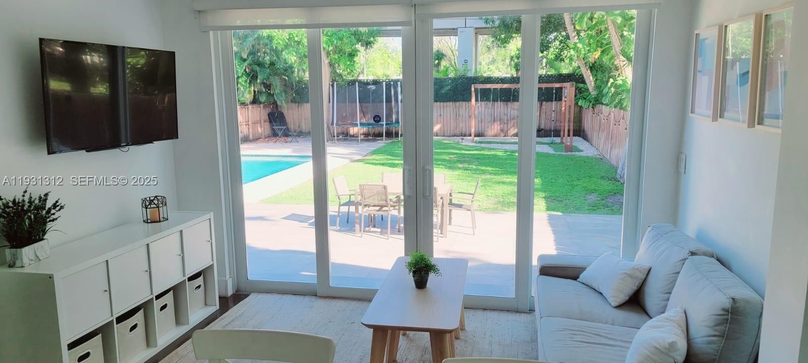 待售: $1,100,000 (3 贝兹, 2 浴室, 1564 平方英尺)