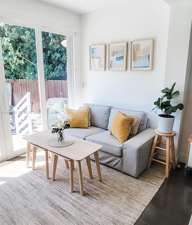 待售: $1,100,000 (3 贝兹, 2 浴室, 1564 平方英尺)