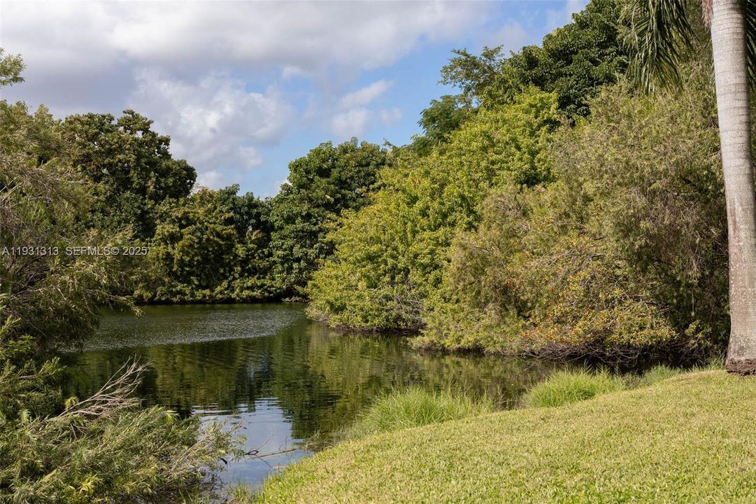 For Sale: $219,000 (1 beds, 1 baths, 849 Square Feet)