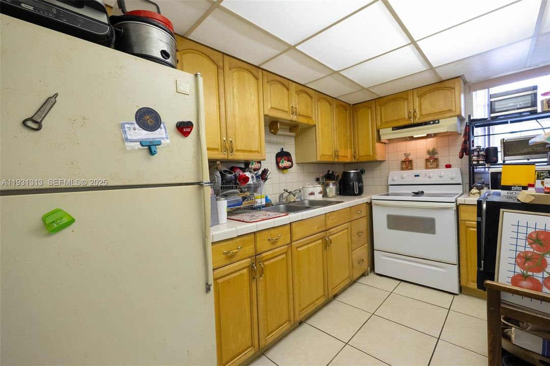 For Sale: $219,000 (1 beds, 1 baths, 849 Square Feet)