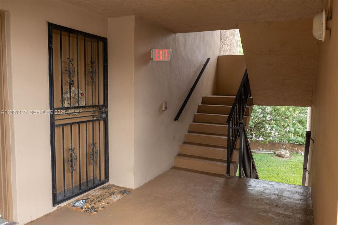 For Sale: $219,000 (1 beds, 1 baths, 849 Square Feet)