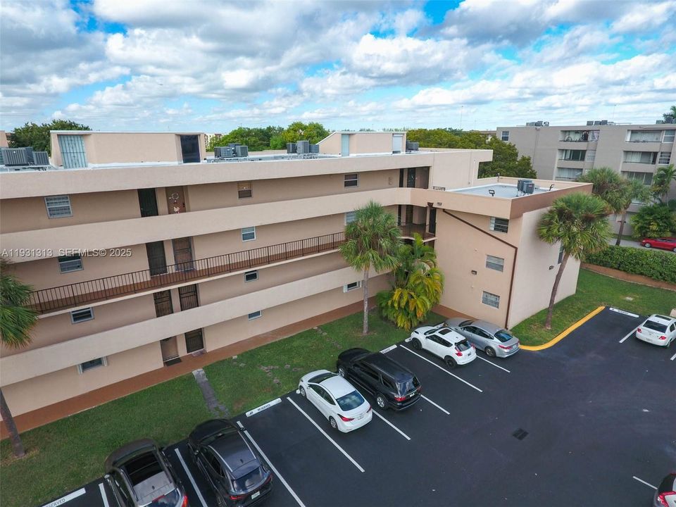 For Sale: $219,000 (1 beds, 1 baths, 849 Square Feet)