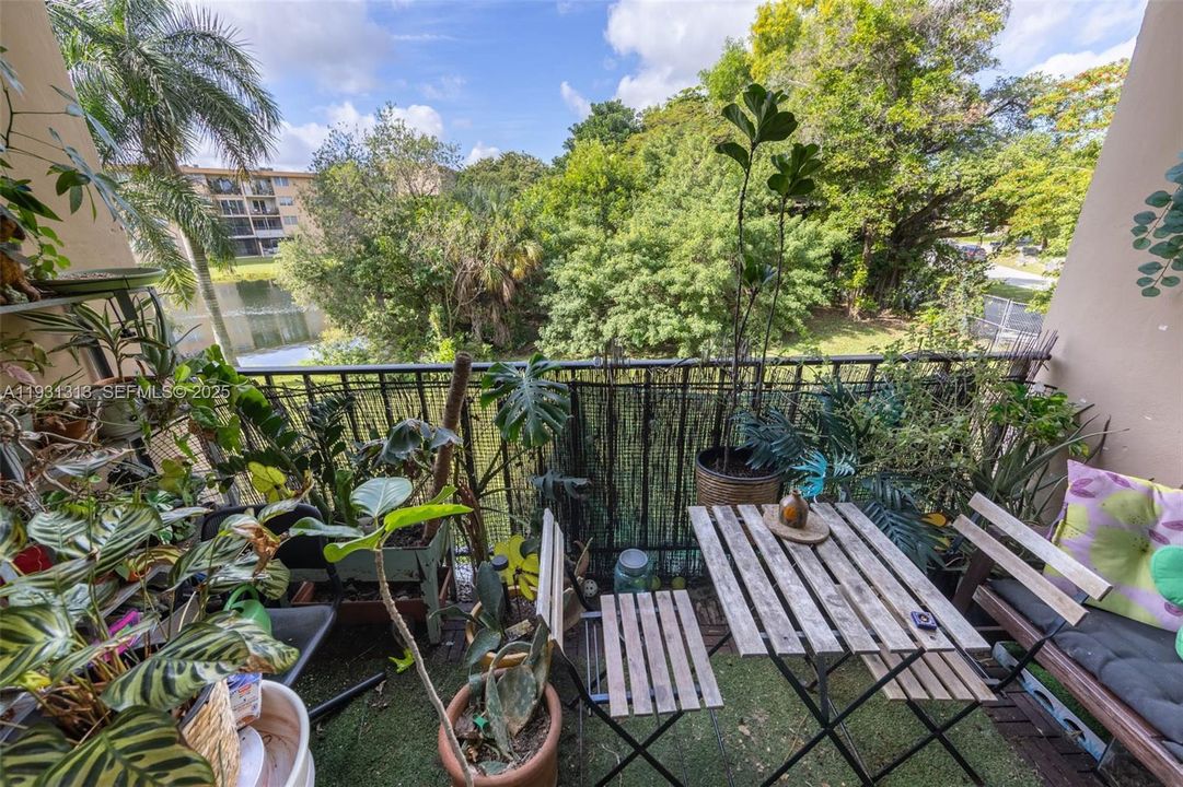 For Sale: $219,000 (1 beds, 1 baths, 849 Square Feet)