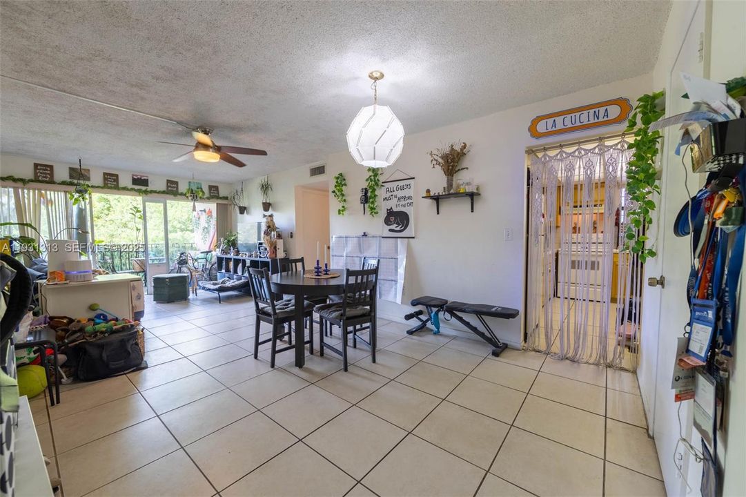 For Sale: $219,000 (1 beds, 1 baths, 849 Square Feet)