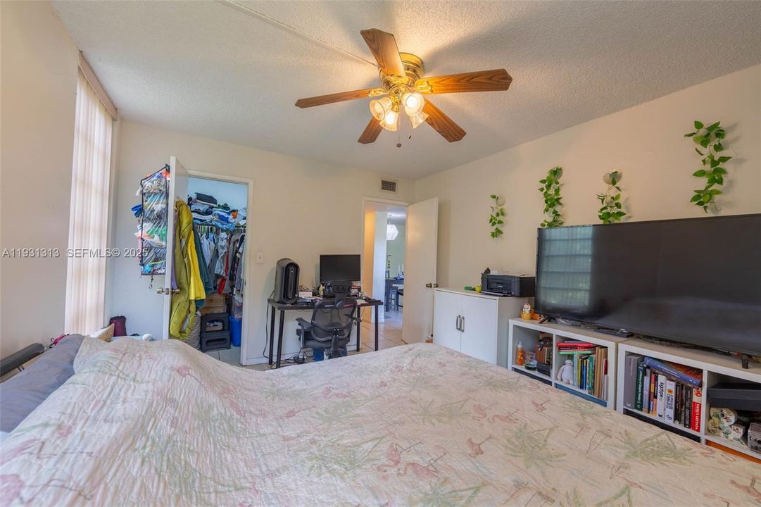 For Sale: $219,000 (1 beds, 1 baths, 849 Square Feet)