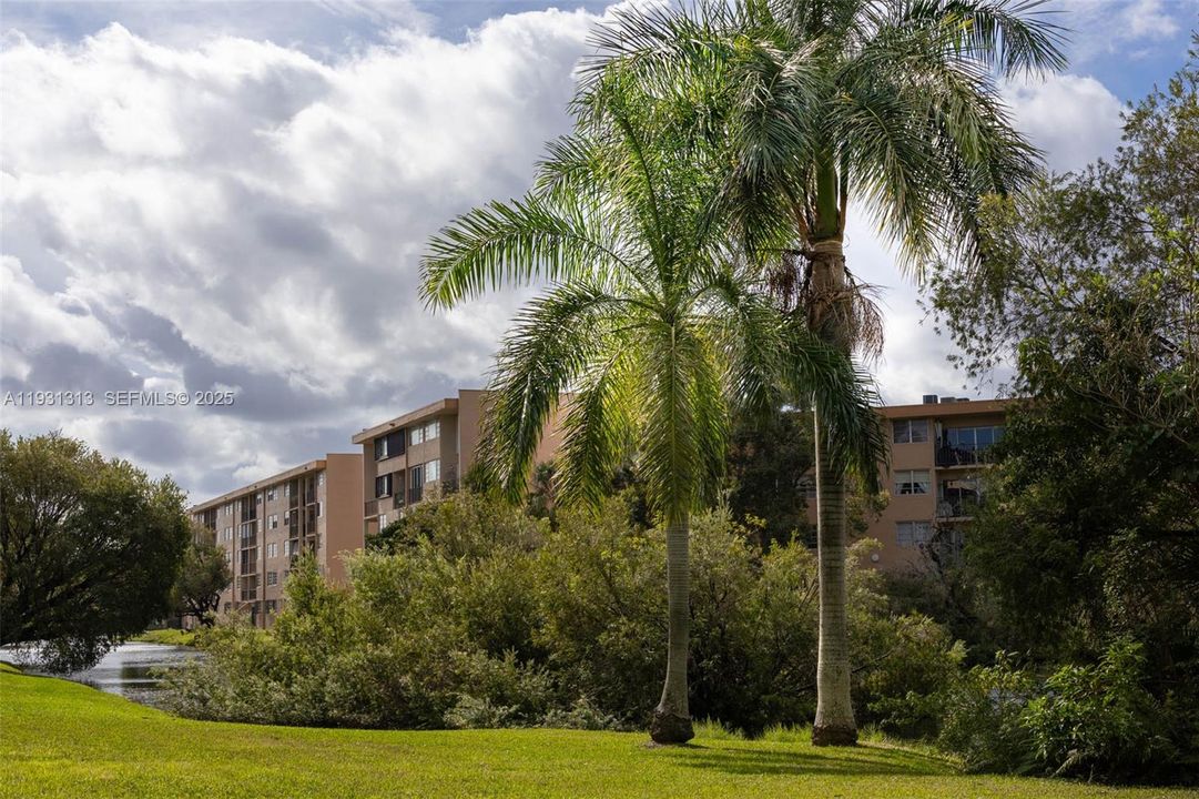 For Sale: $219,000 (1 beds, 1 baths, 849 Square Feet)