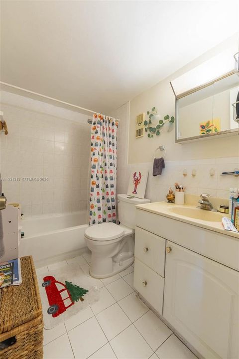 For Sale: $219,000 (1 beds, 1 baths, 849 Square Feet)