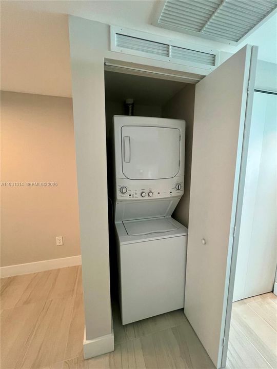 В аренду: $6,000 (2 спален, 2 ванн, 1067 Квадратных фут)