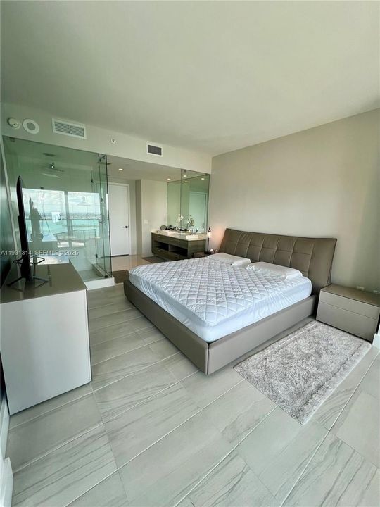 В аренду: $6,000 (2 спален, 2 ванн, 1067 Квадратных фут)